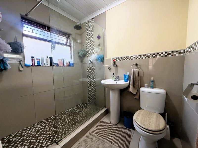 4 Bedroom Property for Sale in Bergzicht Western Cape